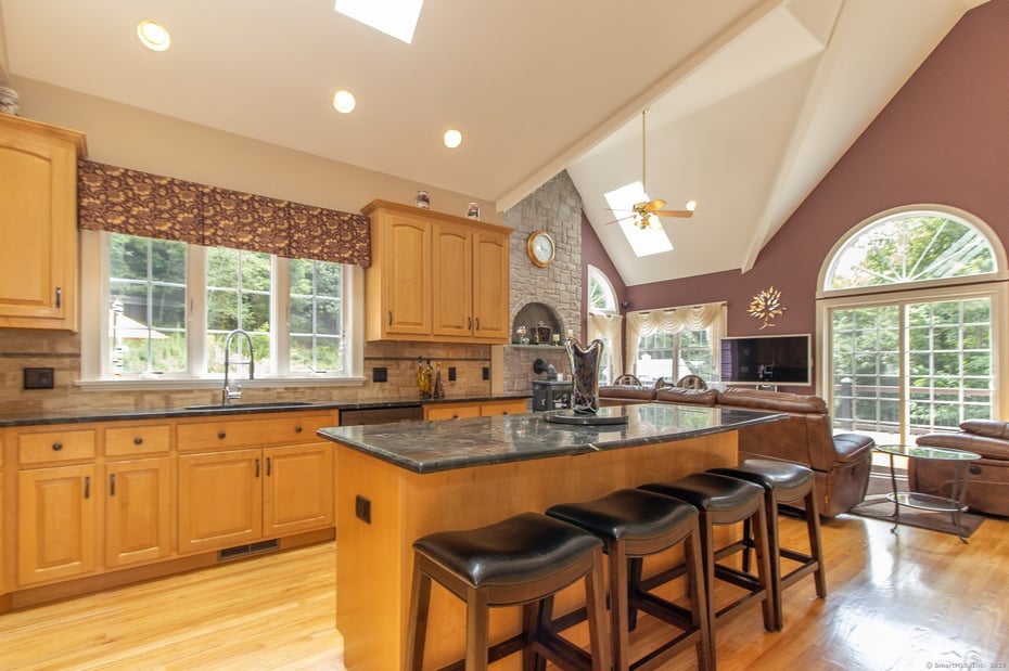 93 Oakwood Drive Photo 10