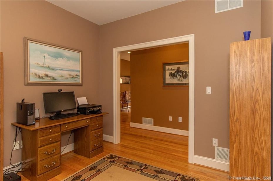 93 Oakwood Drive Photo 16