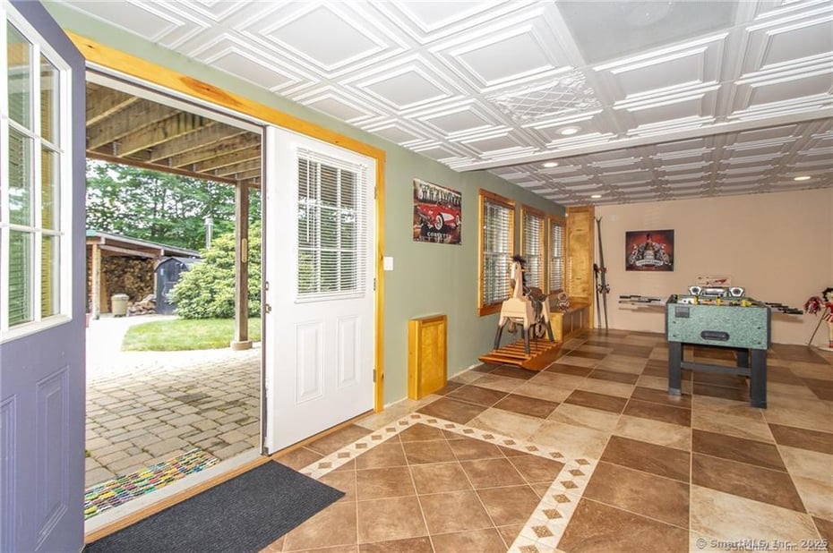 93 Oakwood Drive Photo 31