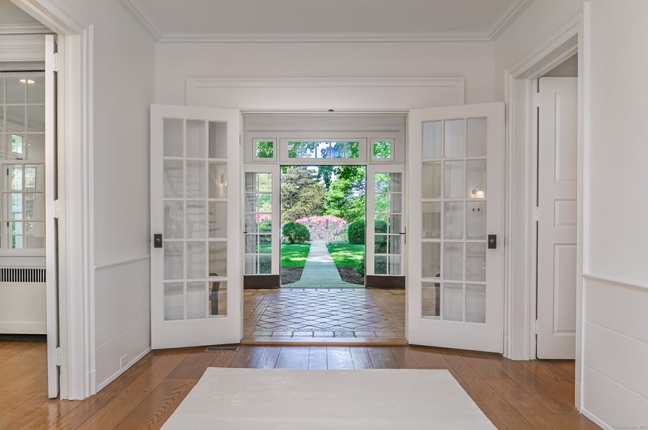 379 Hurlbutt Street Photo 6