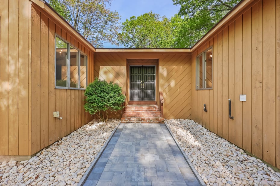 2165 Shepard Avenue Photo 1