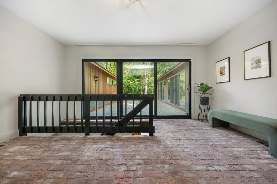 2165 Shepard Avenue Photo 4