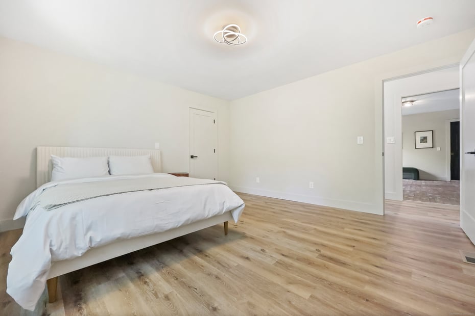 2165 Shepard Avenue Photo 28
