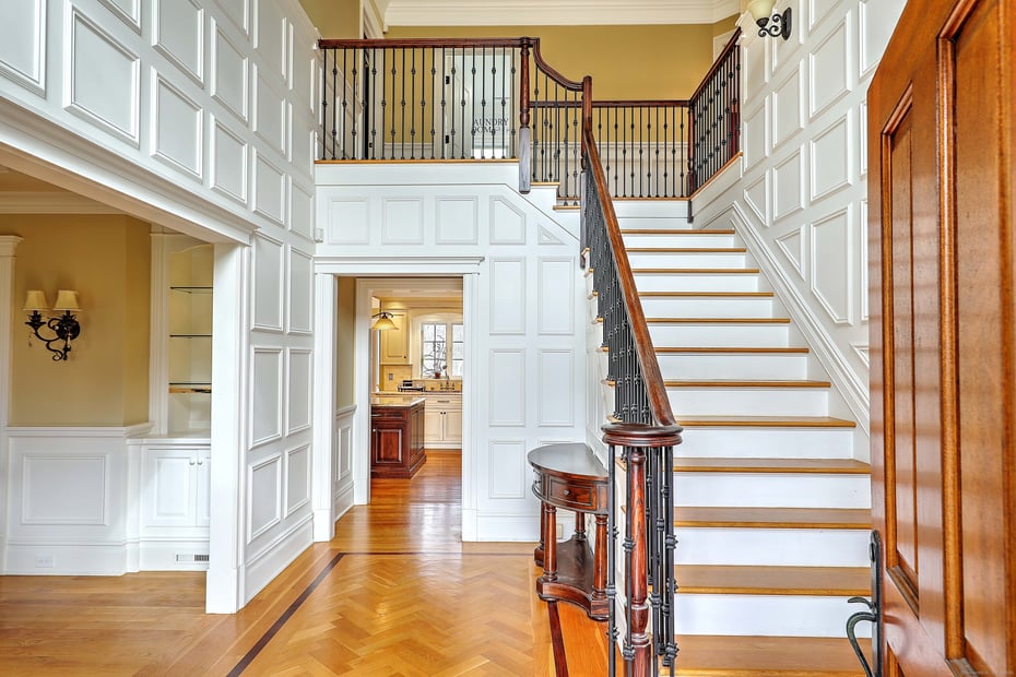84 Mustang Drive Photo 6