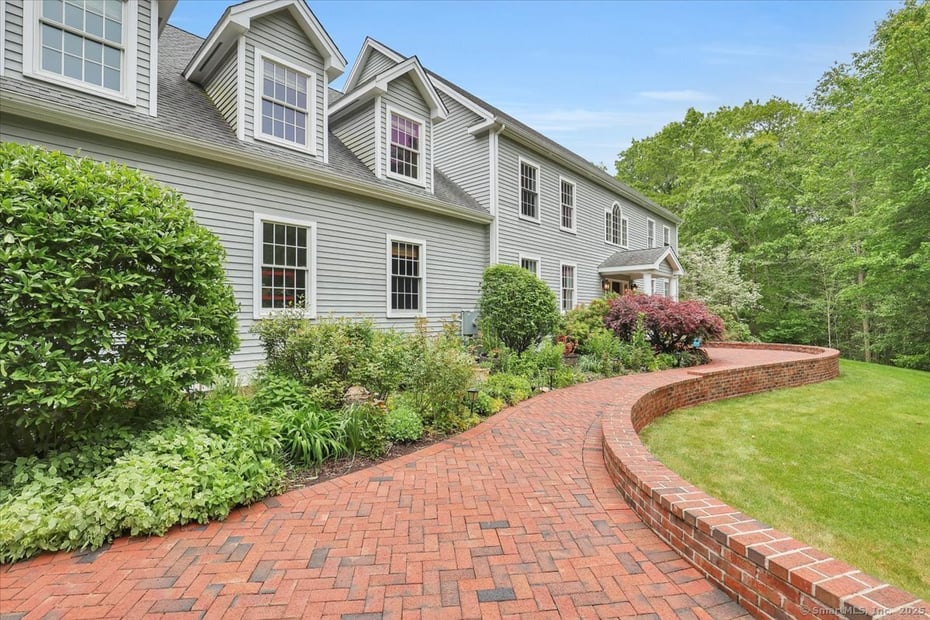 15 Surrey Ridge Road Photo 1