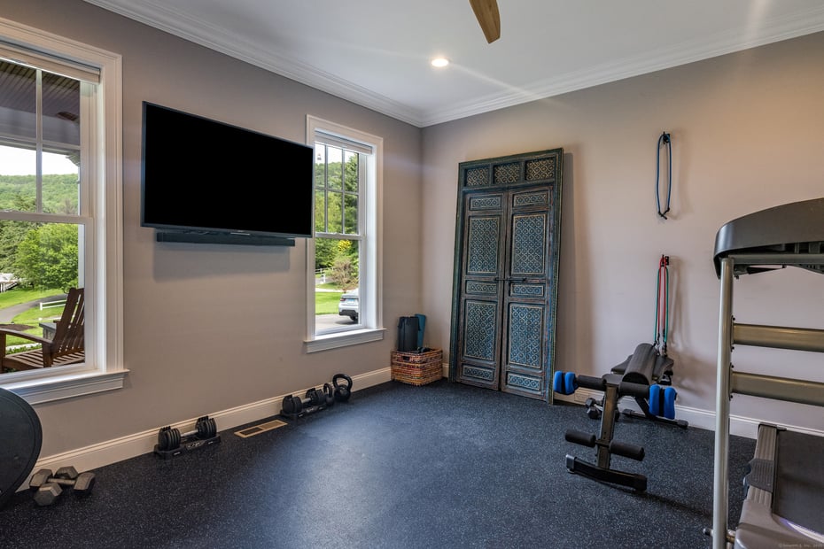 1 Ridgebury Road Photo 32