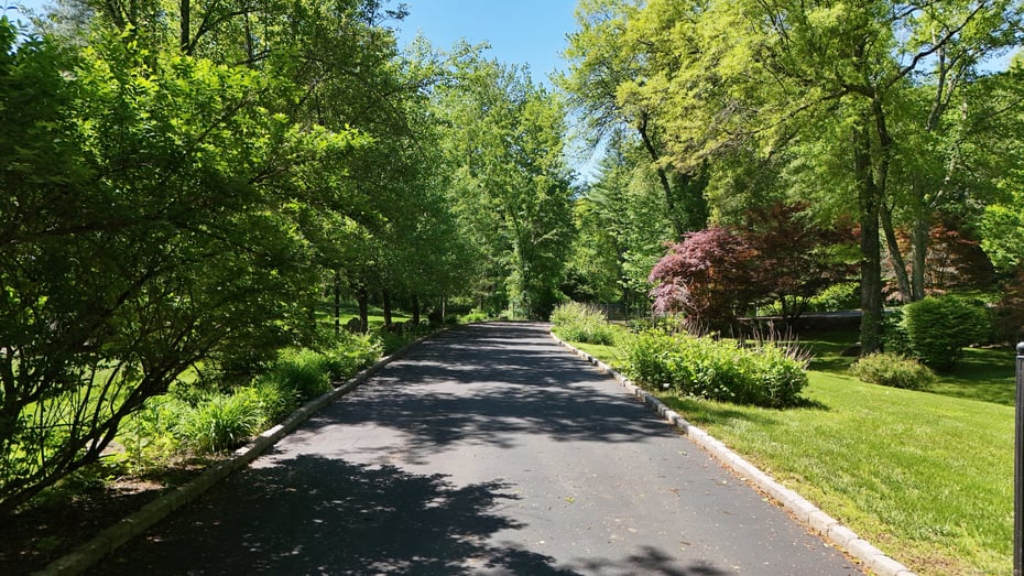 8 Hollow Oak Road Photo 2