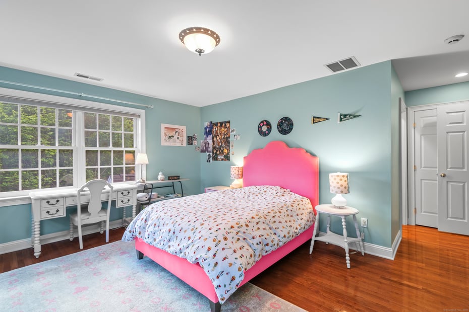 8 Hollow Oak Road Photo 31