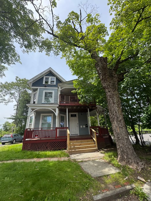 712 Stanley Street Photo 1