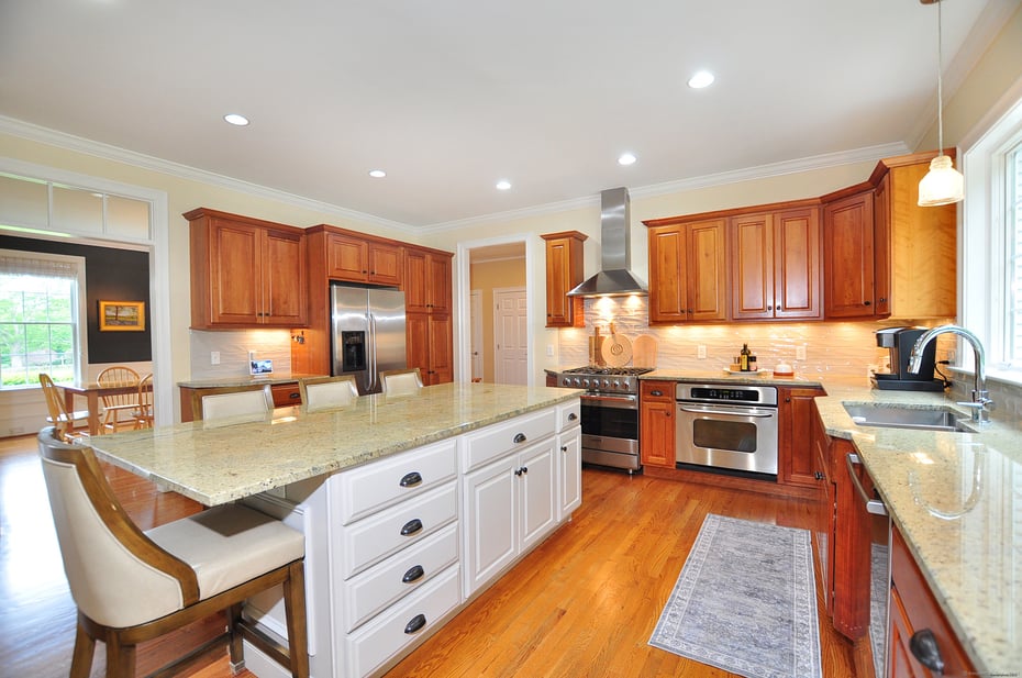 10 Holcomb Hill Road Photo 15