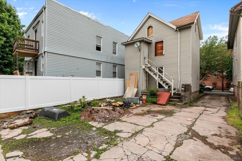 72 Daggett Street Photo 6