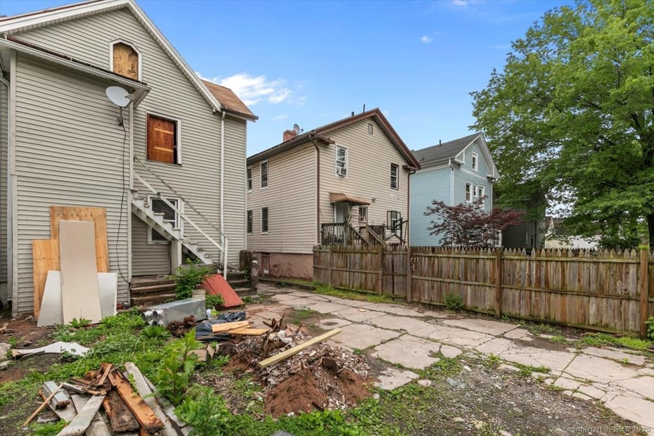 72 Daggett Street Photo 7