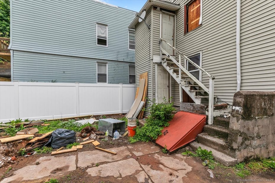 72 Daggett Street Photo 9