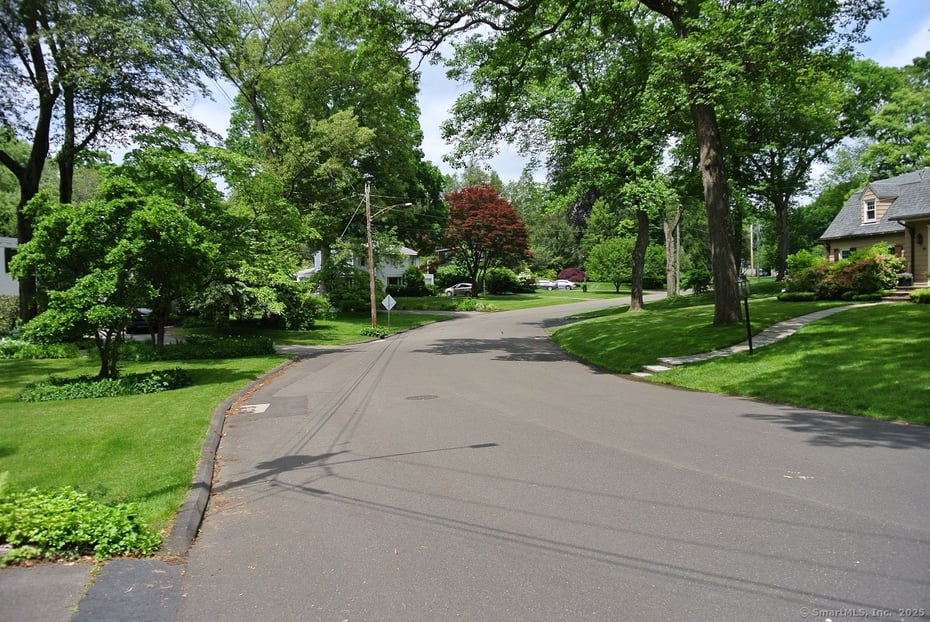 175 Tokeneke Drive Photo 2
