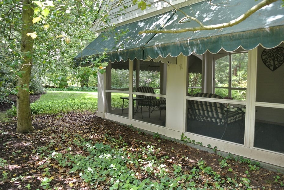 175 Tokeneke Drive Photo 4
