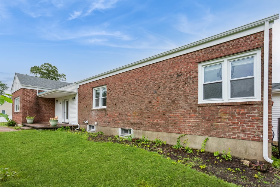 171 Ashton Street Photo 3