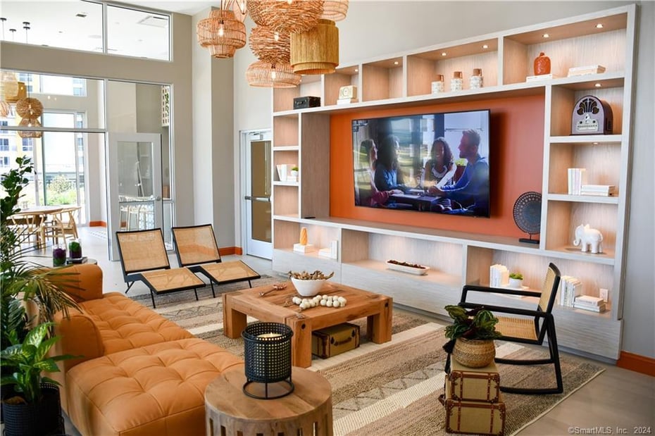 2 Harbor Point Road South  #429 Photo 3