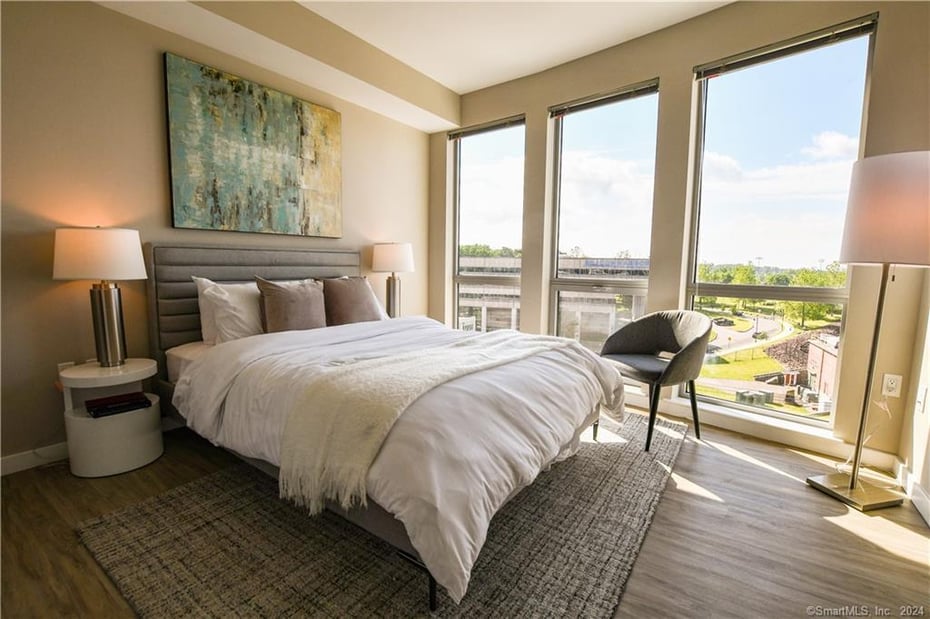 2 Harbor Point Road South  #429 Photo 5