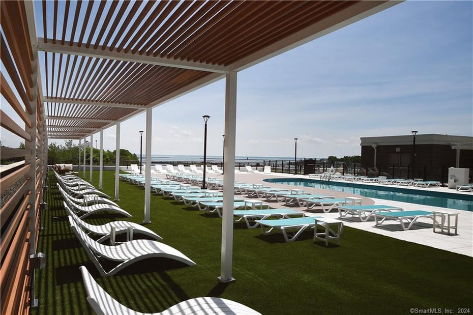 2 Harbor Point Road South  #429 Photo 6