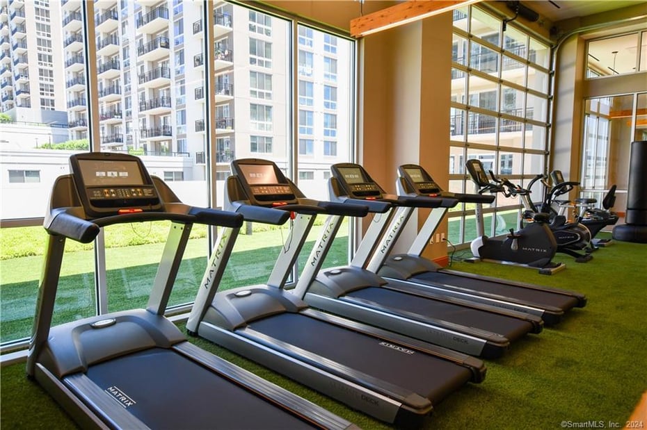 2 Harbor Point Road South  #429 Photo 7