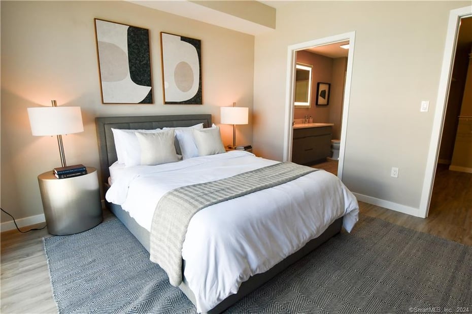 2 Harbor Point Road South  #429 Photo 10