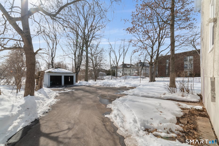 781 Farmington Avenue Photo 7