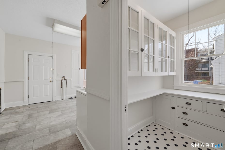 781 Farmington Avenue Photo 15