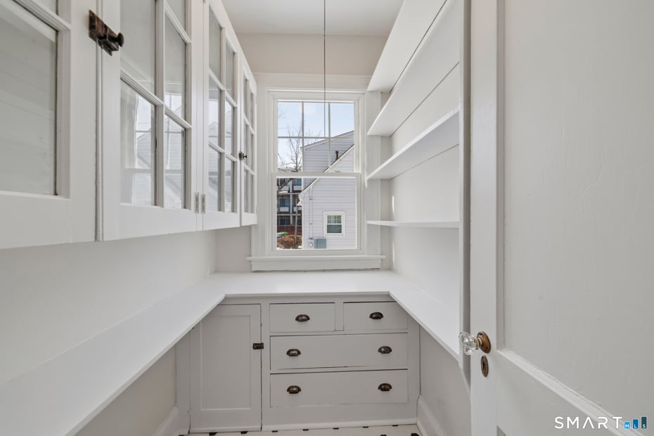 781 Farmington Avenue Photo 16