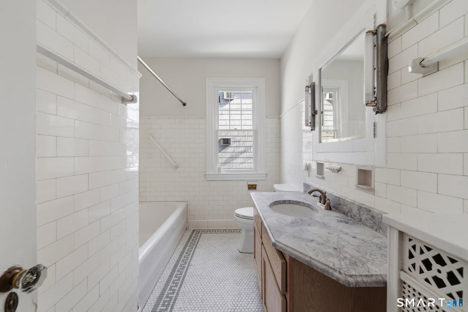 781 Farmington Avenue Photo 18