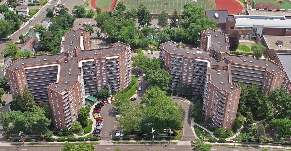 71 Strawberry Hill Avenue  #APT 1002 Photo 1