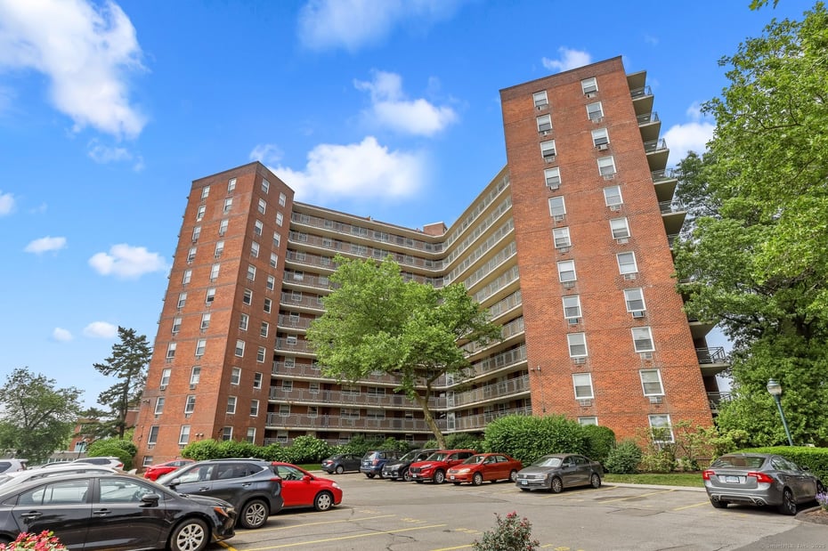 71 Strawberry Hill Avenue  #APT 1002 Photo 2