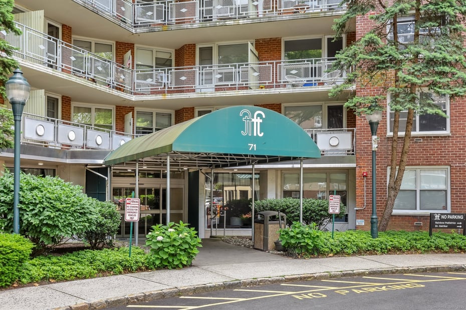 71 Strawberry Hill Avenue  #APT 1002 Photo 3