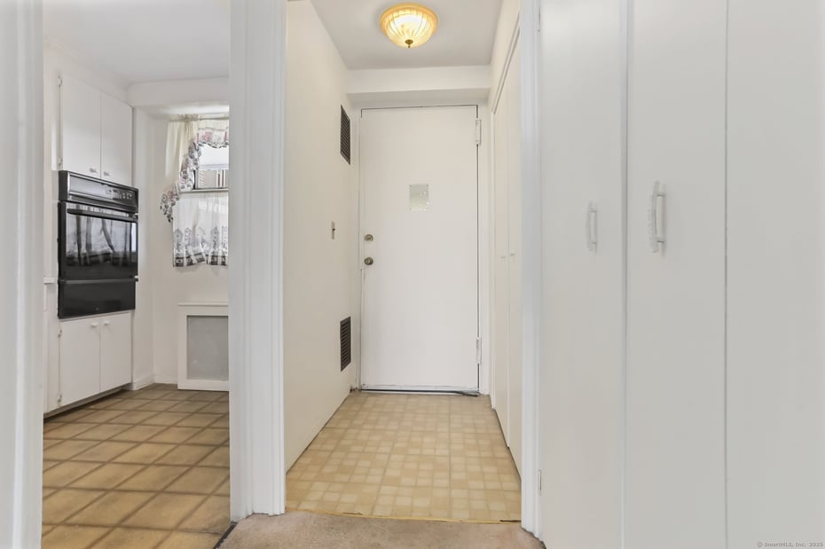 71 Strawberry Hill Avenue  #APT 1002 Photo 6