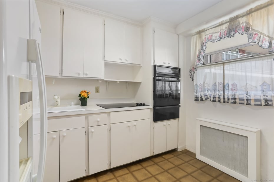 71 Strawberry Hill Avenue  #APT 1002 Photo 12