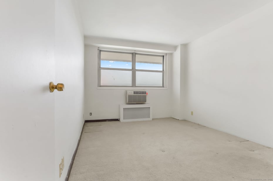 71 Strawberry Hill Avenue  #APT 1002 Photo 18
