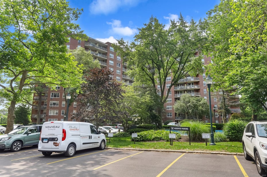 71 Strawberry Hill Avenue  #APT 1002 Photo 31