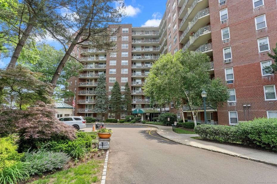 71 Strawberry Hill Avenue  #APT 1002 Photo 34