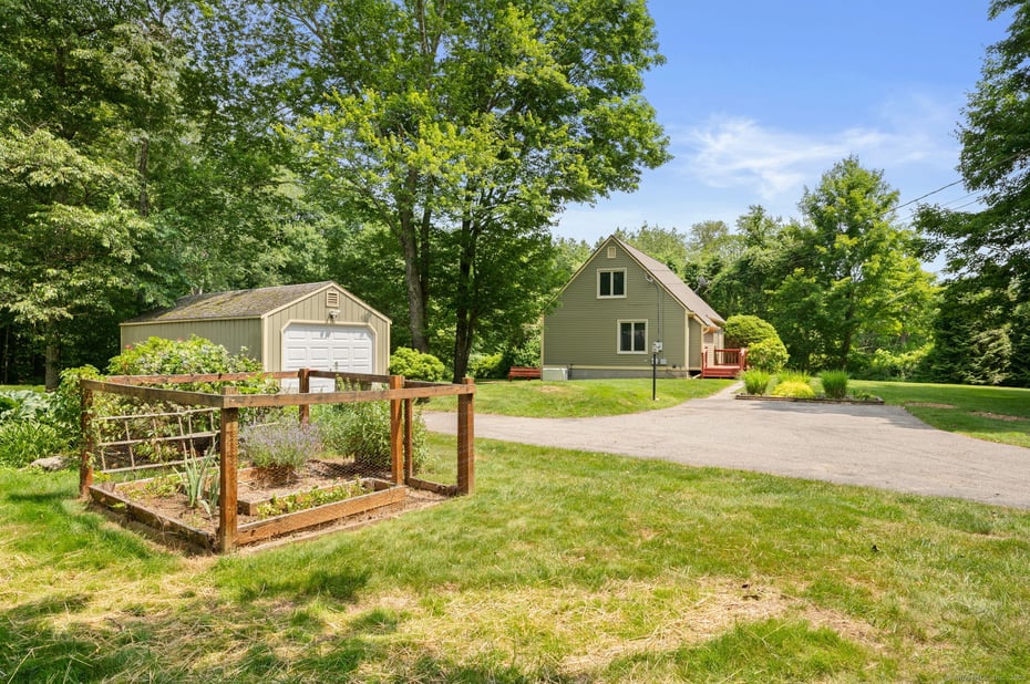 810 West Road Photo 4