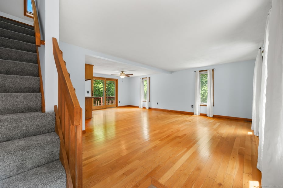810 West Road Photo 9