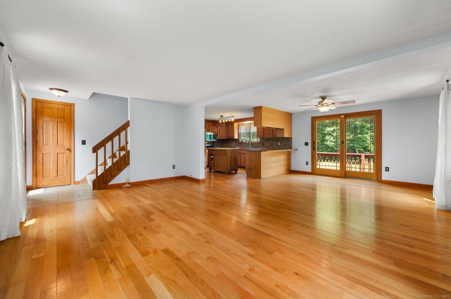 810 West Road Photo 10