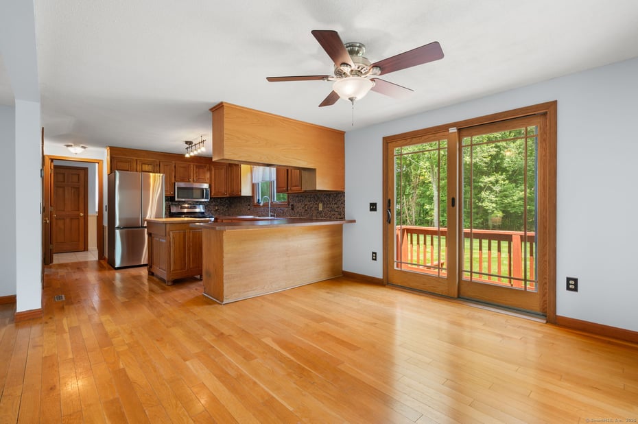 810 West Road Photo 11