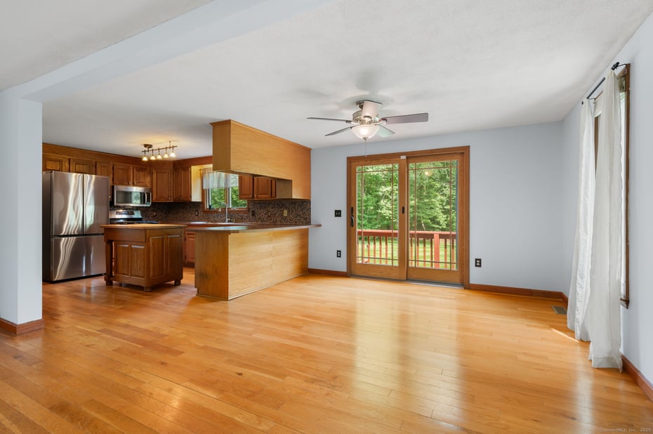 810 West Road Photo 12