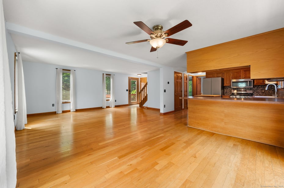 810 West Road Photo 13