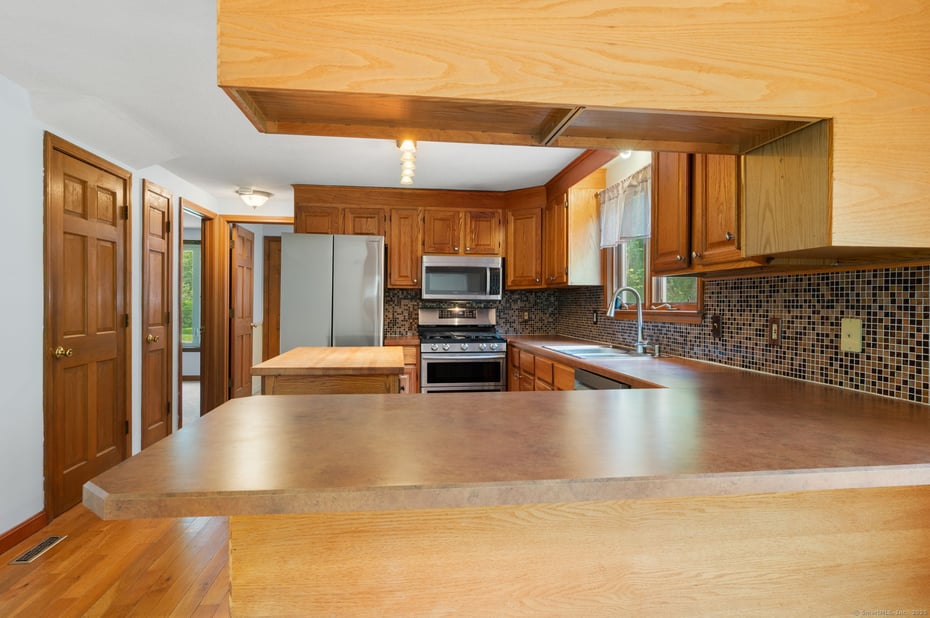 810 West Road Photo 15