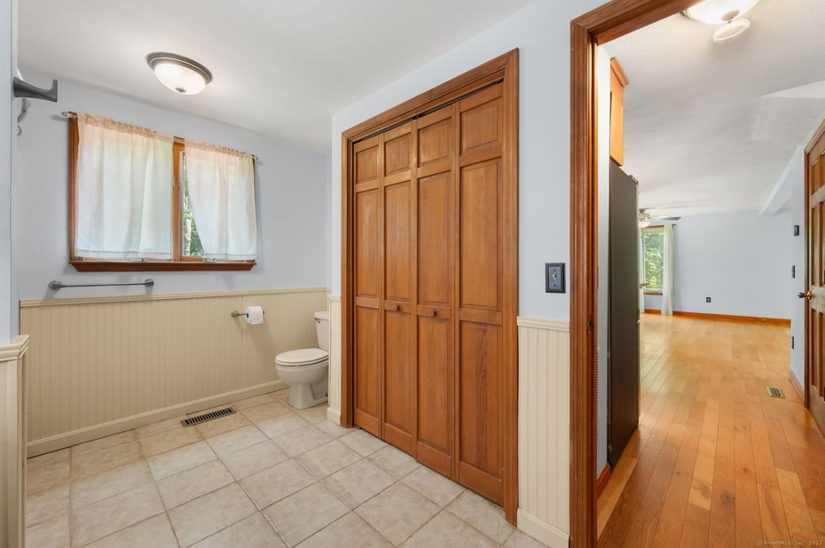810 West Road Photo 20