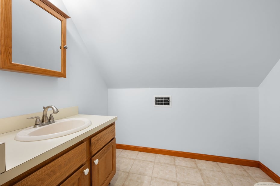 810 West Road Photo 27