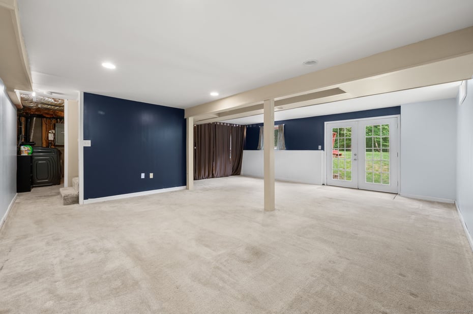 810 West Road Photo 31