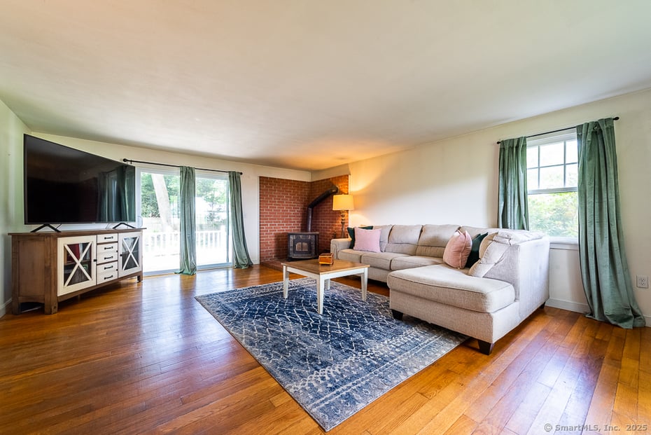 62 Hemlock Drive Photo 2