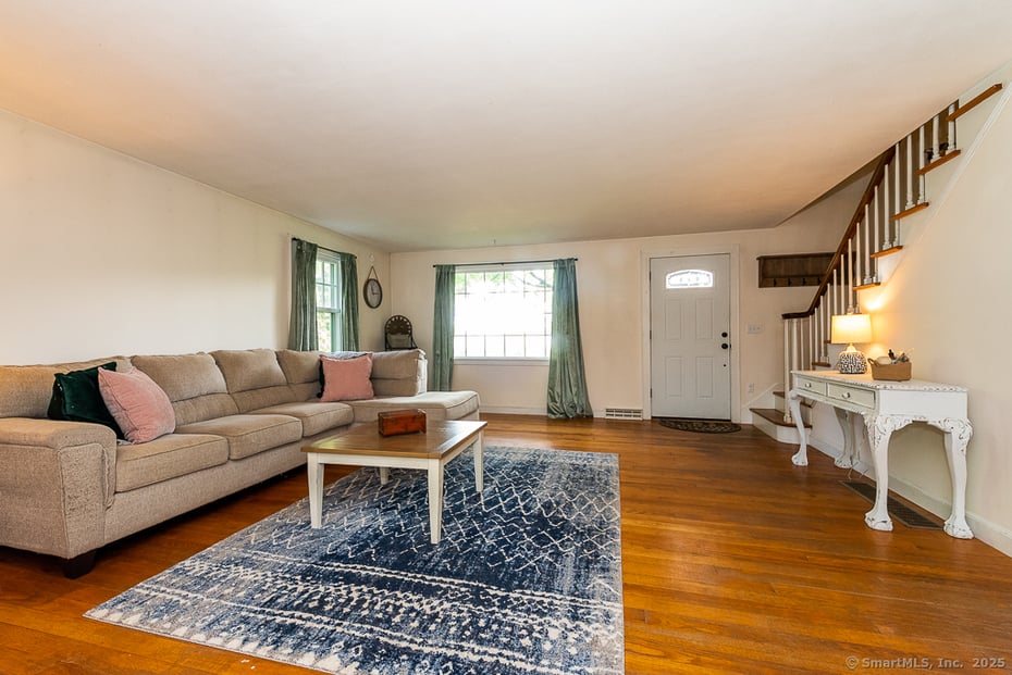 62 Hemlock Drive Photo 4