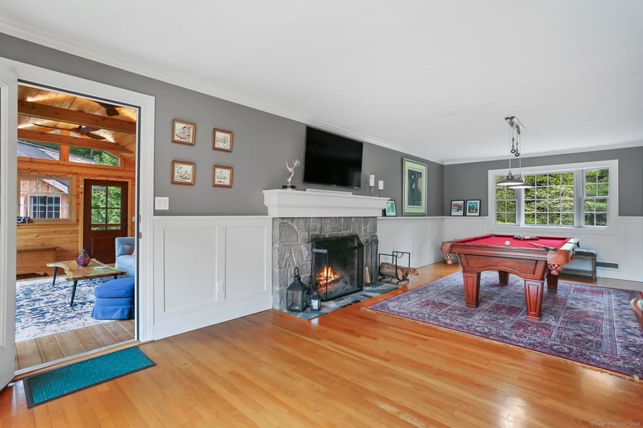 101 Golden Hill Street Photo 4